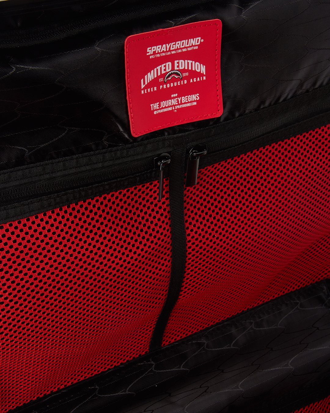 SHARKITECTURE MOLDED 29 FULL-SIZE LUGGAGE - Image 20