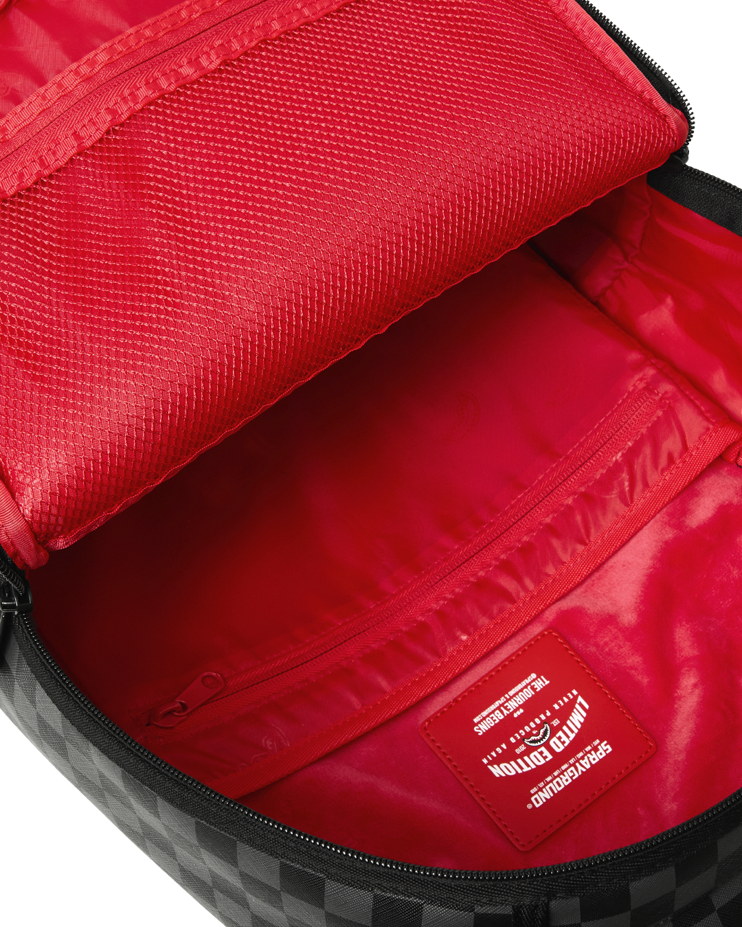 LOONEY TUNES OFFICIAL COLLAB - RUMBLE IN THE SHARK BACKPACK - Image 8