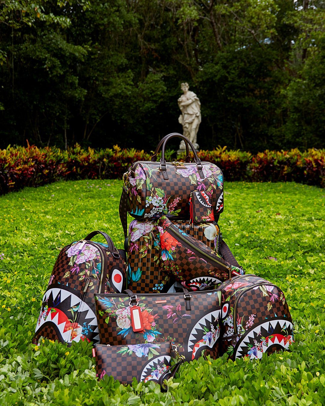 GARDEN OF SHARKS TOTE - Image 10