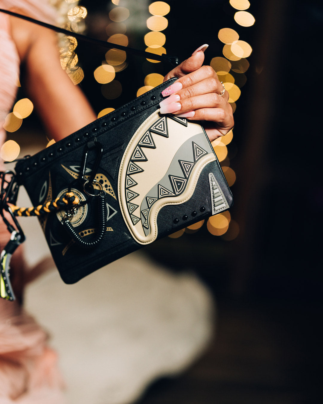 A.I. AFRICAN INTELLIGENCE SHARKS OF THE GOLD OCEAN CROSSOVER CLUTCH ?C SANDFLOWER COLLAB - Image 4